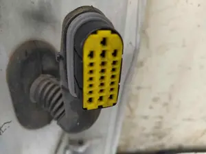 Foto de PUERTA DELANTERA IZQUIERDA RENAULT KANGOO I (F/KC0) 1.5 dCi Diesel (65 CV / 48 KW) foto 7