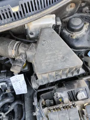Foto de CAJA FILTRO AIRE VOLKSWAGEN POLO IV (9N3) 1.9 TDI (101 CV / 74 KW)