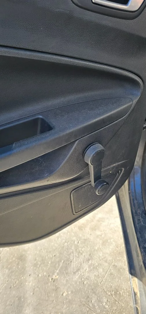 Foto de MANETA ELEVALUNAS TRASERA IZQUIERDA FORD FIESTA (CNN) 1.25 16V CAT (82 CV / 60 KW)