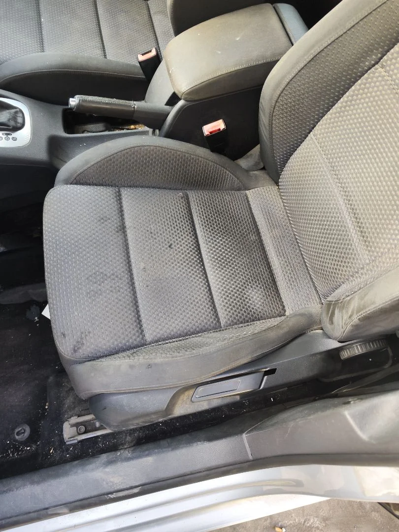 Foto de ASIENTO DELANTERO IZQUIERDO VOLKSWAGEN GOLF V (1K1)(10.2003) 1.4 16V TSI (170 CV / 125 KW)