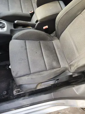 Foto de ASIENTO DELANTERO IZQUIERDO VOLKSWAGEN GOLF V (1K1)(10.2003) 1.4 16V TSI (170 CV / 125 KW)