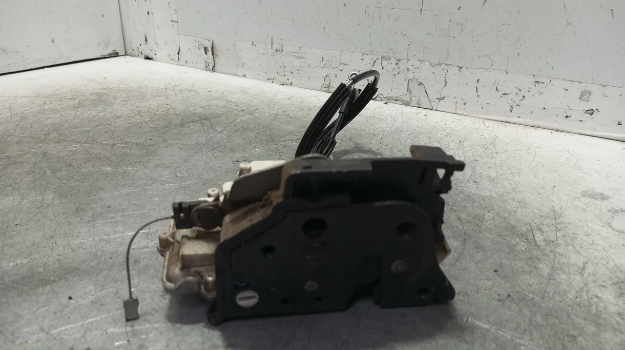 Foto de CERRADURA PUERTA DELANTERA DERECHA SEAT TOLEDO (5P2) 1.9 TDI (105 CV / 77 KW) referencia 1P1837016