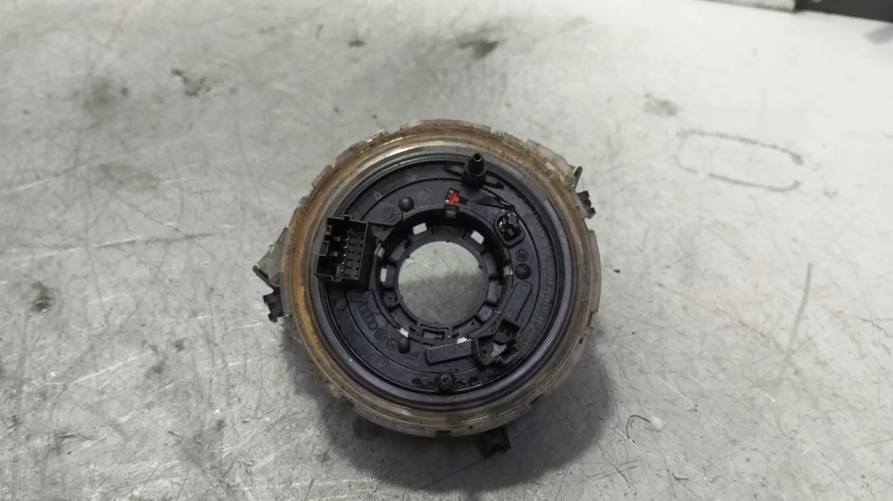 Foto de ANILLO AIRBAG AUDI A4 BERLINA (8E) 1.9 TDI (131 CV / 96 KW) referencia 8E0953541C