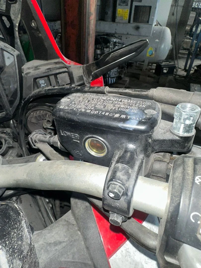 Foto de BOMBA FRENO DELANTERA HONDA CRF 1000L AFRICA TWIN 998 cm3 - 70 kW (95 CV / 70 KW)