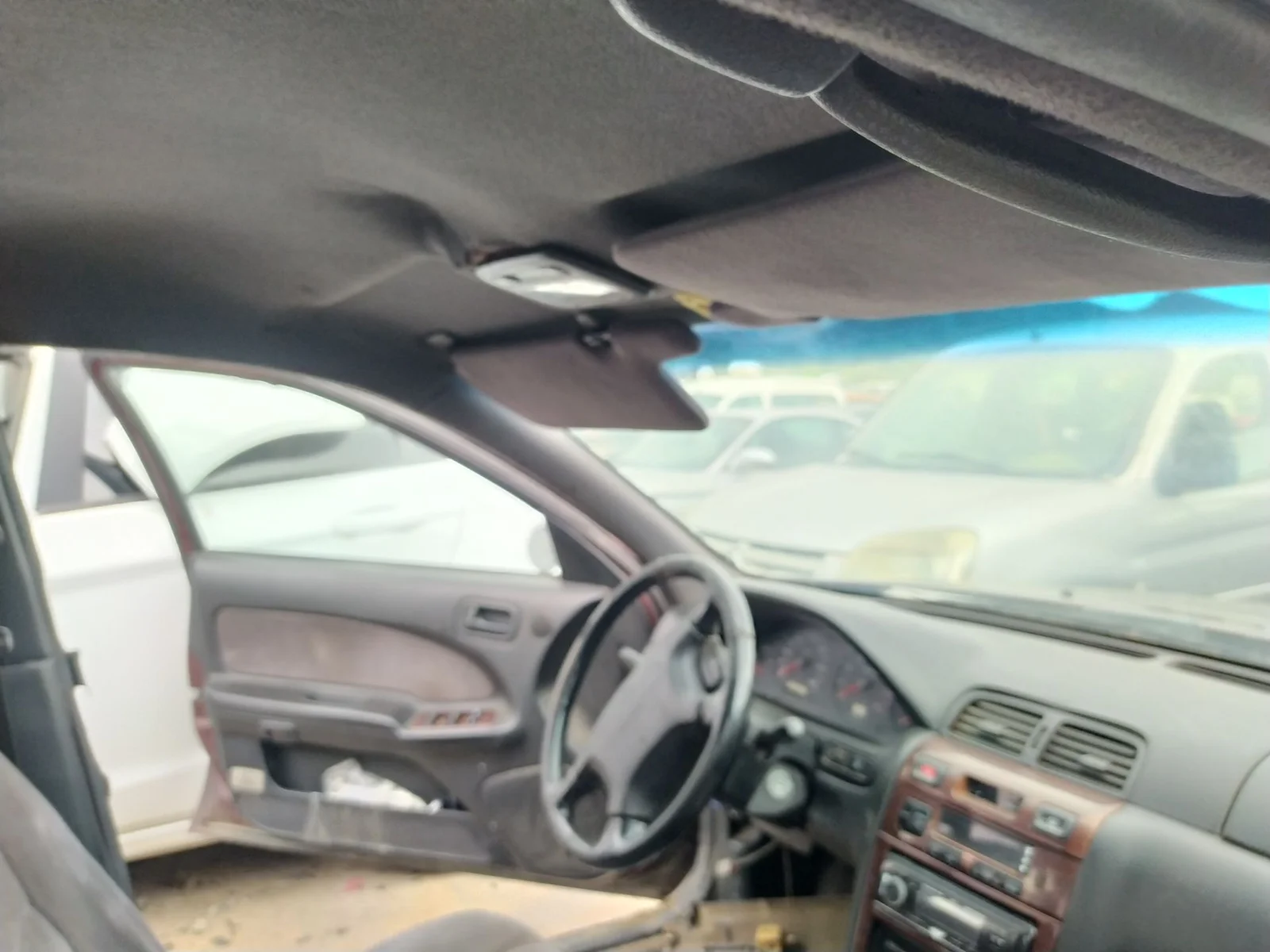 Foto de LUZ INTERIOR NISSAN MAXIMA QX (A32) 2.0 V6 24V CAT (140 CV / 103 KW)