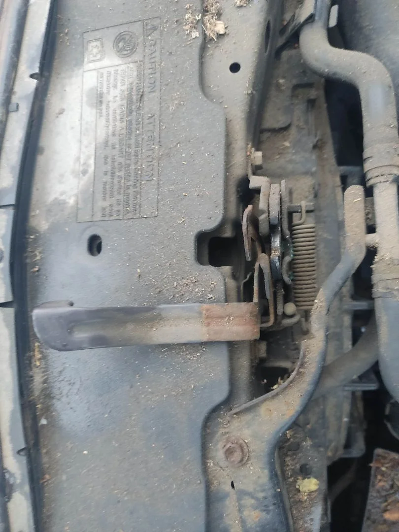 Foto de CERRADURA CAPO TOYOTA COROLLA (E15) 1.4 Turbodiesel CAT (90 CV / 66 KW)