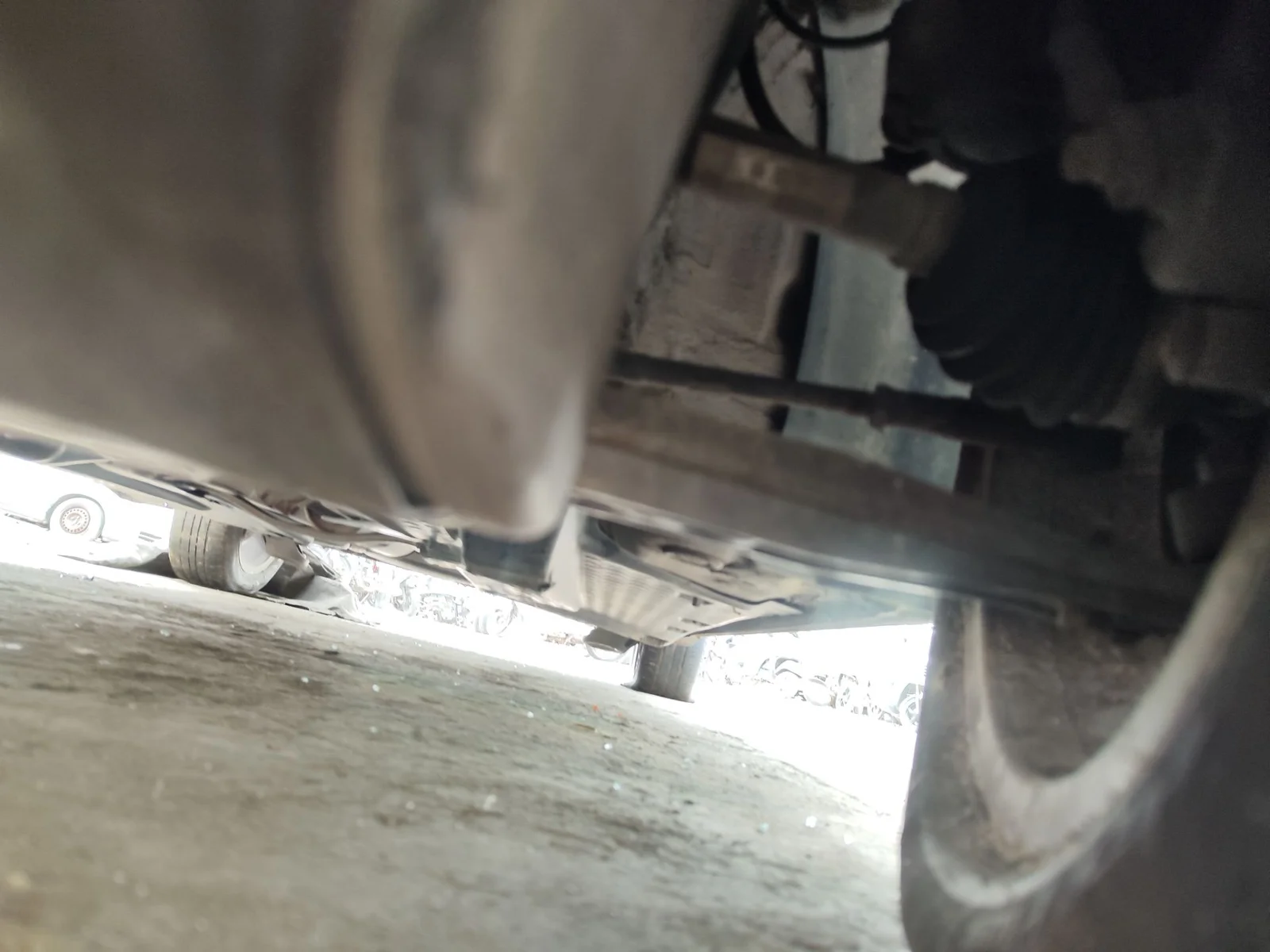 Foto de BRAZO SUSPENSION DELANTERO IZQUIERDO VOLKSWAGEN POLO IV (9N1) 1.4 16V (75 CV / 55 KW)