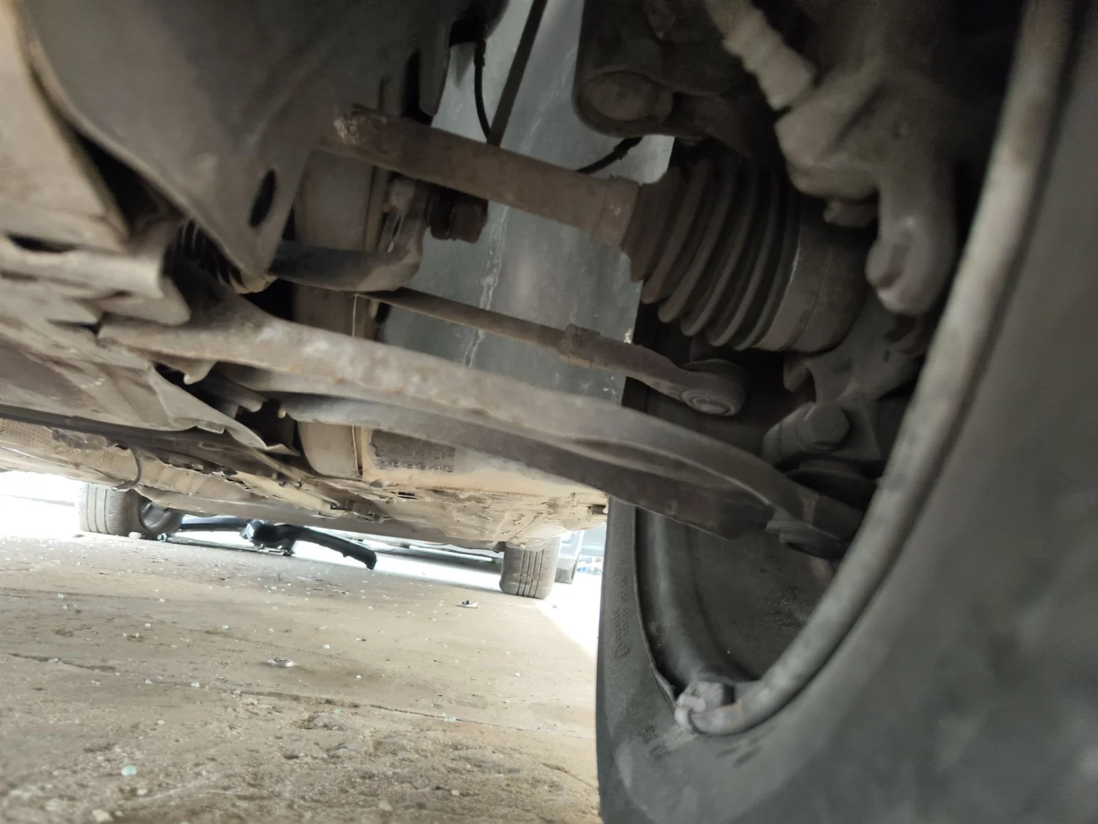 Foto de BRAZO SUSPENSION DELANTERO IZQUIERDO RENAULT CLIO III 1.5 dCi Diesel FAP (75 CV / 55 KW)