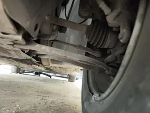 Foto de BRAZO SUSPENSION DELANTERO IZQUIERDO RENAULT CLIO III 1.5 dCi Diesel FAP (75 CV / 55 KW)