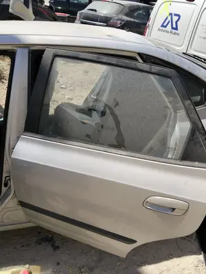 Foto de PUERTA TRASERA IZQUIERDA HYUNDAI ELANTRA (XD) 2.0 CRDi CAT (113 CV / 83 KW)
