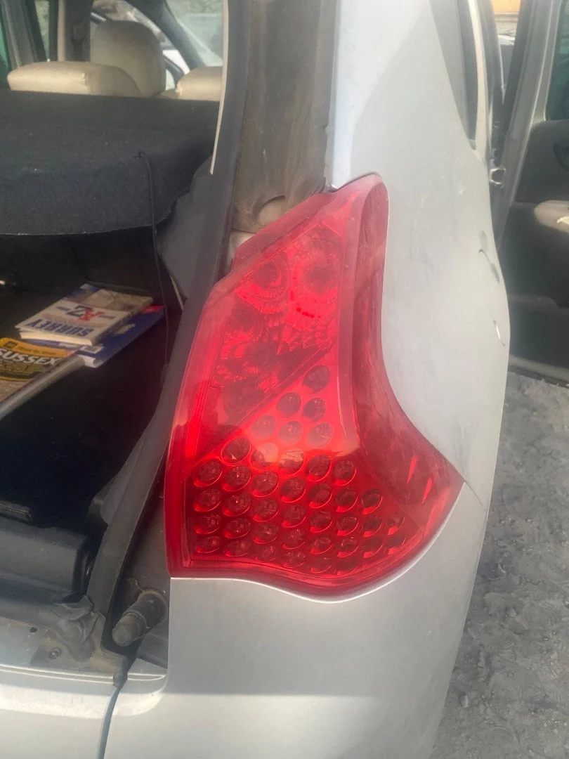 Foto de PILOTO TRASERO DERECHO PEUGEOT 3008 1.6 16V (120 CV / 88 KW)