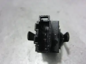 Foto de INTERRUPTOR VOLKSWAGEN PASSAT BERLINA (3B2) 1.9 TDI (116 CV / 85 KW) referencia 3B0941333D foto 3