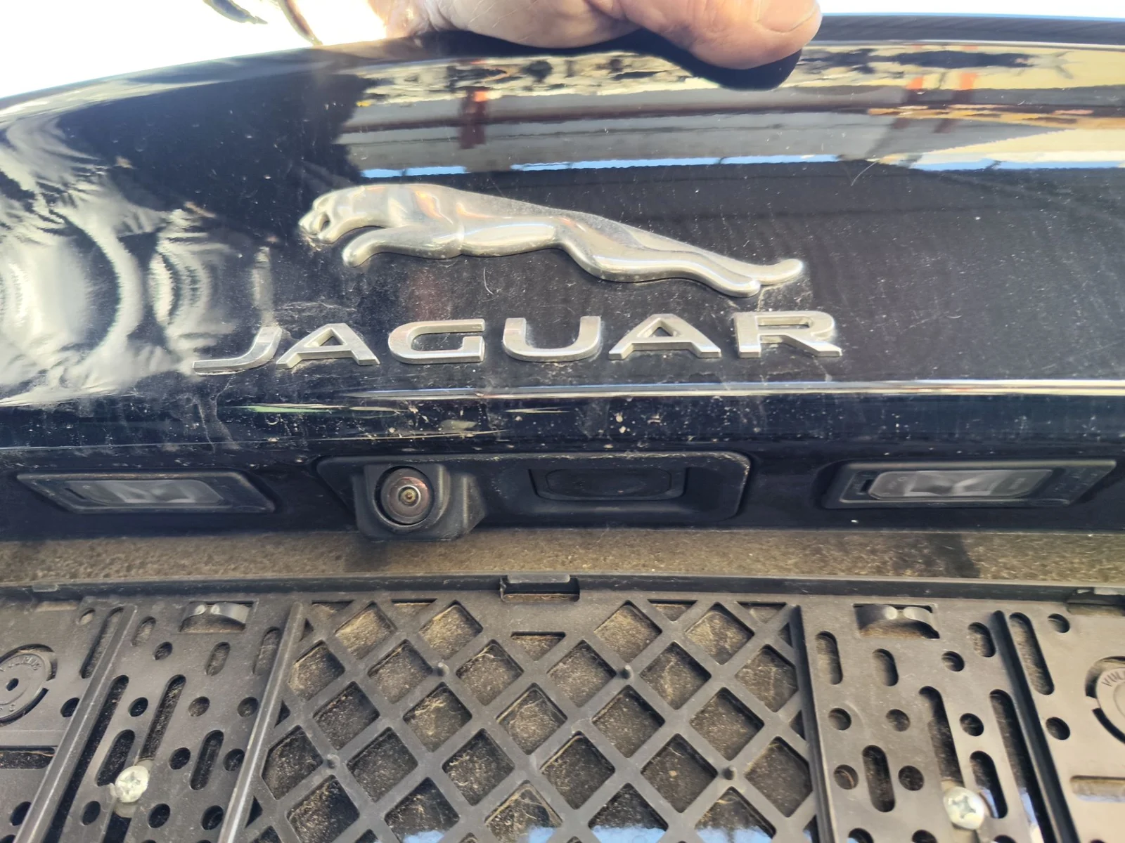 Foto de MANETA EXTERIOR MALETERO / PORTON JAGUAR XE 2.0 Turbo CAT (200 CV / 147 KW) referencia CX2313550BF