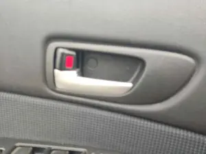 Foto de MANETA INTERIOR DELANTERA IZQUIERDA MAZDA 6 BERLINA (GG) 2.0 Diesel CAT (143 CV / 105 KW) referencia GJ6A59330E foto 1
