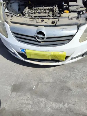 Foto de REJILLA DELANTERA OPEL CORSA D 1.3 16V CDTI (75 CV / 55 KW)