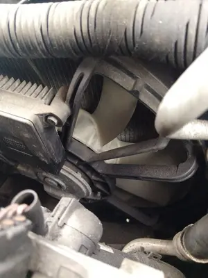 Foto de ELECTROVENTILADOR RADIADOR AIRE ACONDICIONADO MAZDA 6 BERLINA (GJ) 2.2 Turbodiesel CAT (175 CV / 129 KW)