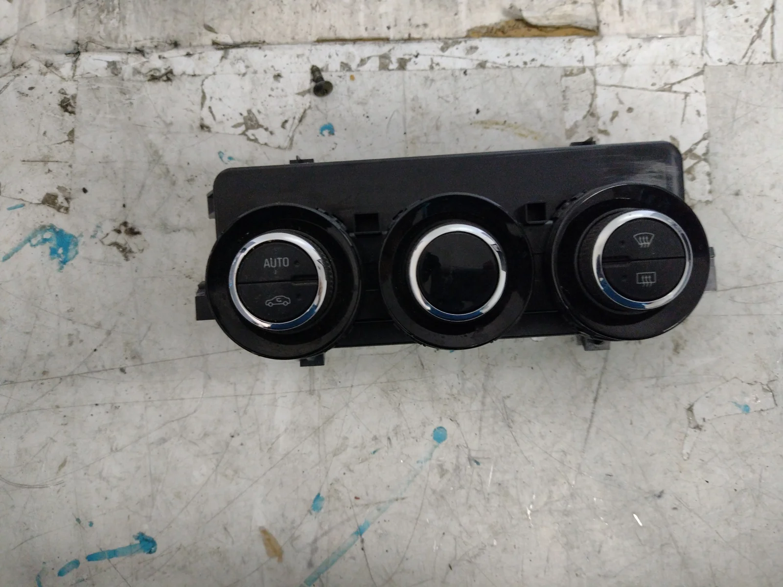 Foto de MANDO CLIMATIZADOR OPEL CORSA E 1.4 (90 CV / 66 KW) referencia 13468064