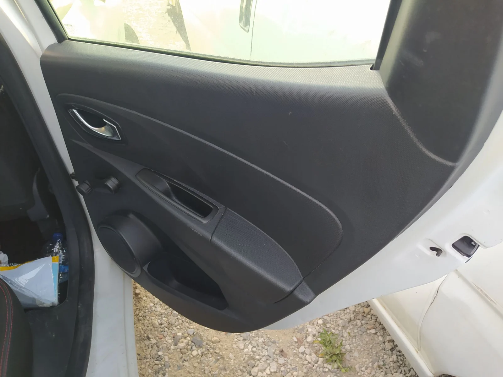 Foto de MANETA ELEVALUNAS TRASERA DERECHA RENAULT CLIO IV 1.2 16V (73 CV / 54 KW)