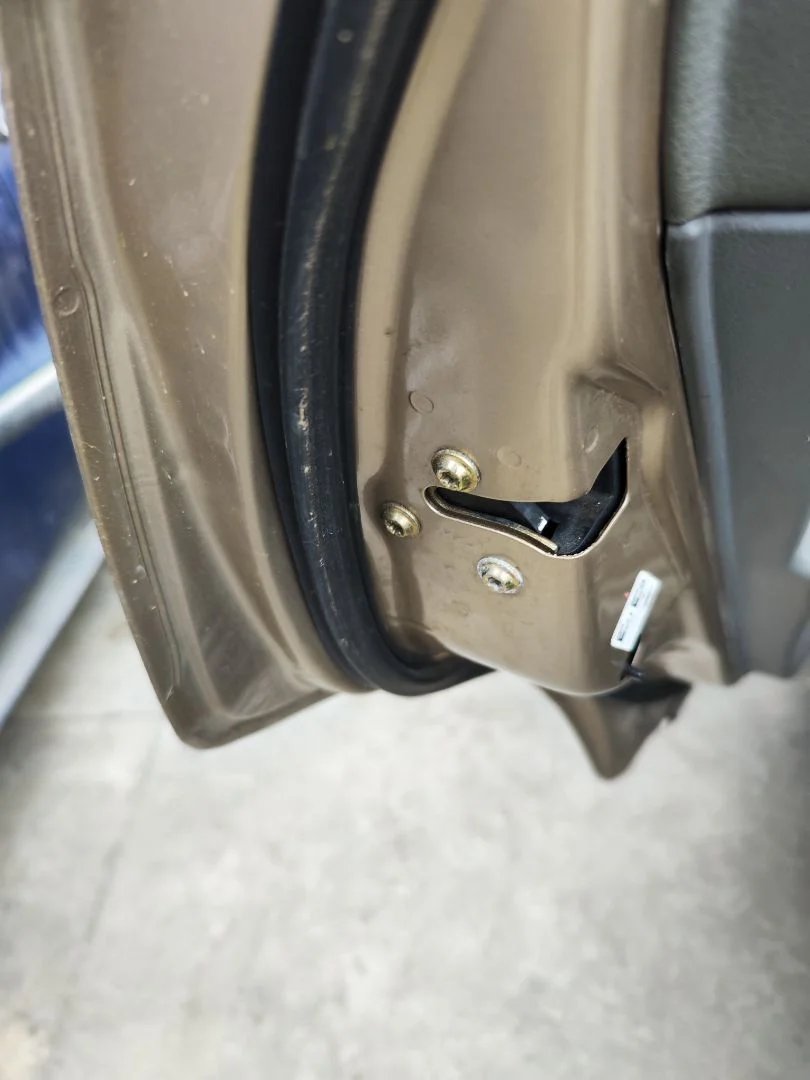 Foto de CERRADURA PUERTA TRASERA IZQUIERDA CHEVROLET LACETTI 1.6 CAT (109 CV / 80 KW) referencia 96260996