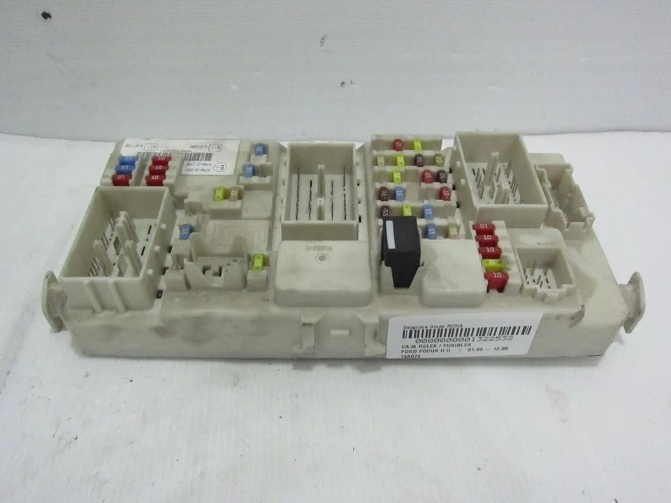Foto de CAJA RELES / FUSIBLES FORD FOCUS II (1.6 (90 CV / 66 KW) diesel) referencia 14A073
