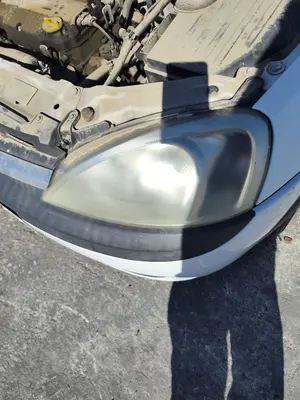 Foto de FARO IZQUIERDO OPEL CORSA C 1.2 16V CAT (Z 12 XE / LW4) (75 CV / 55 KW) referencia 93185145 foto 2