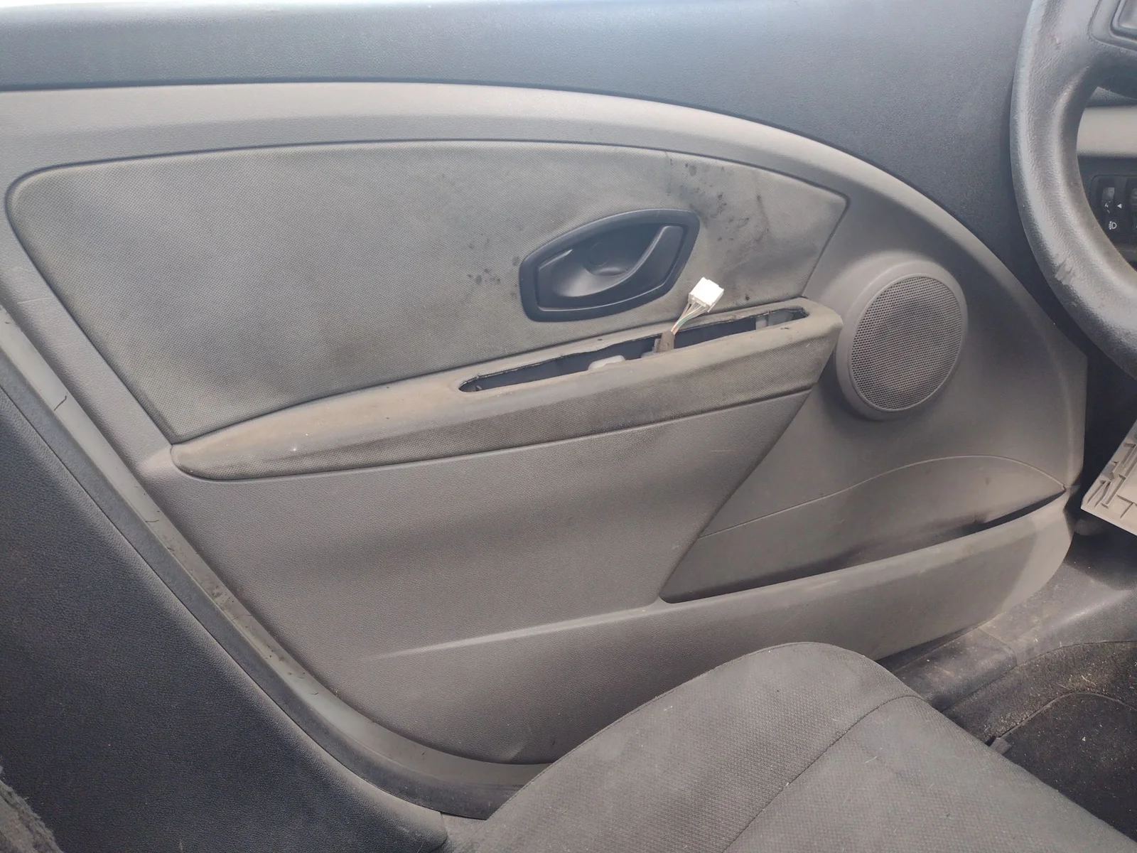 Foto de GUARNECIDO PUERTA DELANTERA IZQUIERDA RENAULT MEGANE III BERLINA 5P 1.5 dCi Diesel CAT (86 CV / 63 KW) referencia 809010439R