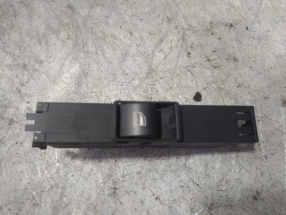 Foto de MANDO ELEVALUNAS DELANTERO IZQUIERDO BMW SERIE 3 COMPACTO (E46) 1.8 16V (116 CV / 85 KW) referencia 6902177