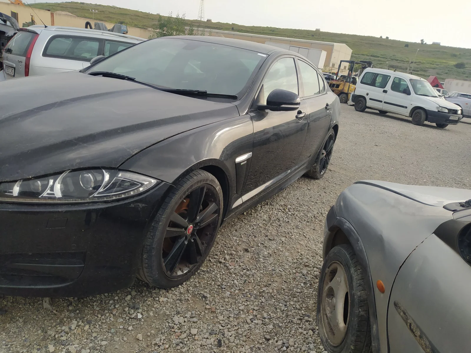 Foto de FARO IZQUIERDO JAGUAR XF 3.0 V6 Diesel CAT (241 CV / 177 KW) referencia C2Z 30857