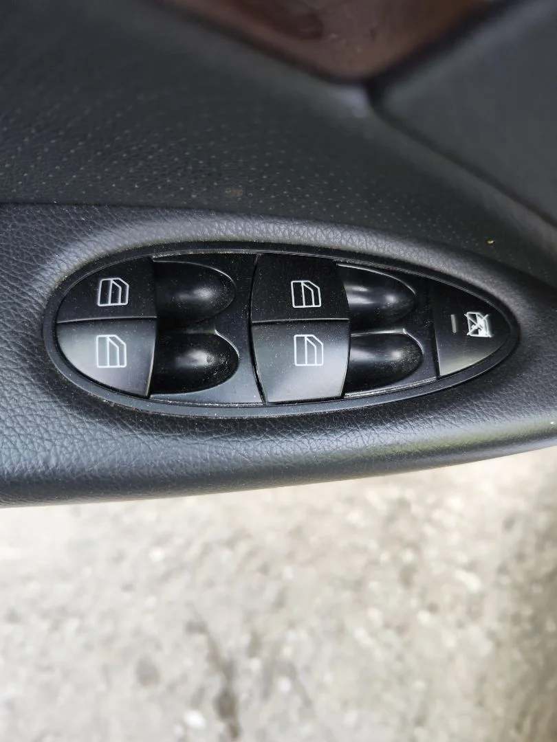 Foto de MANDO ELEVALUNAS DELANTERO IZQUIERDO MERCEDES-BENZ CLASE E (BM 211) BERLINA 3.0 CDI CAT (190 CV / 140 KW)