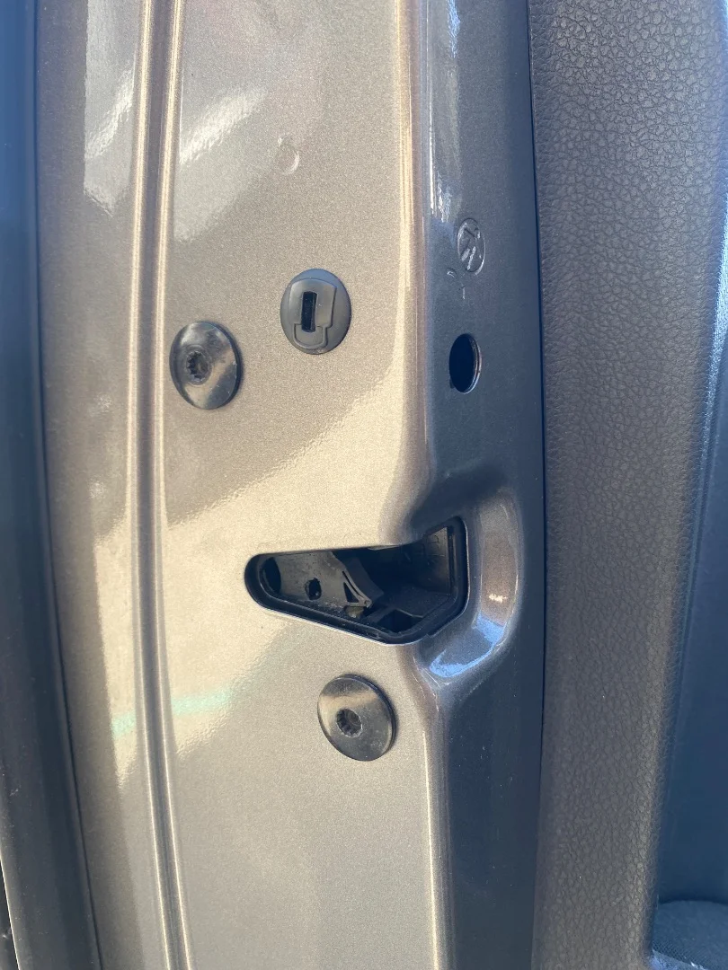 Foto de CERRADURA PUERTA TRASERA IZQUIERDA VOLKSWAGEN GOLF VII (5G1/BE1) 1.4 16V TSI (122 CV / 90 KW) referencia 5K4839016R