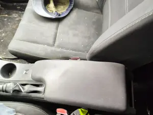 Foto de APOYABRAZOS CENTRAL RENAULT MEGANE III BERLINA 5P 1.5 dCi Diesel FAP (110 CV / 81 KW)