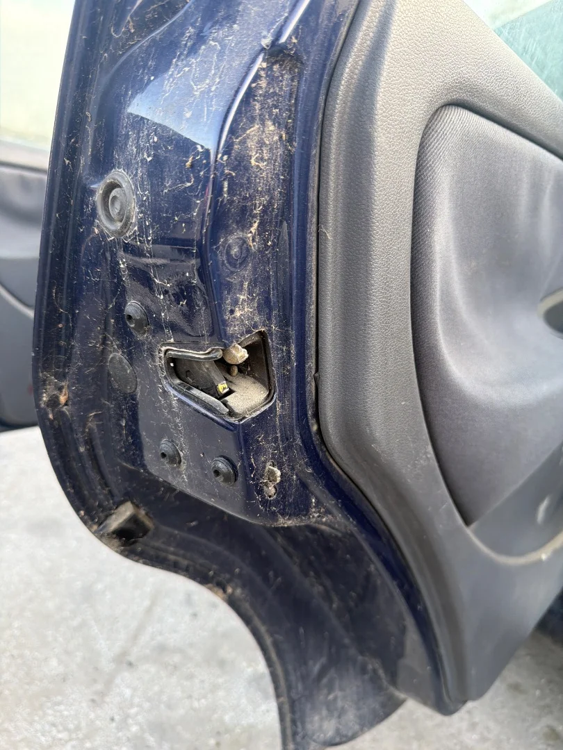 Foto de CERRADURA PUERTA TRASERA IZQUIERDA SEAT CORDOBA BERLINA (6K2)