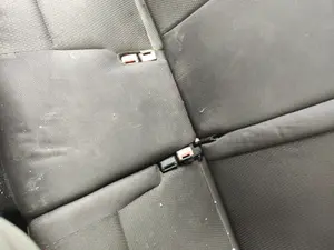Foto de ENGANCHE CINTURON TRASERO IZQUIERDO RENAULT CLIO III 1.5 dCi Diesel CAT (86 CV / 63 KW)