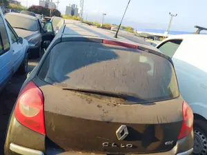 Foto de BASE DE ANTENA RENAULT CLIO III 1.2 16V (75 CV / 55 KW) referencia 8200280772