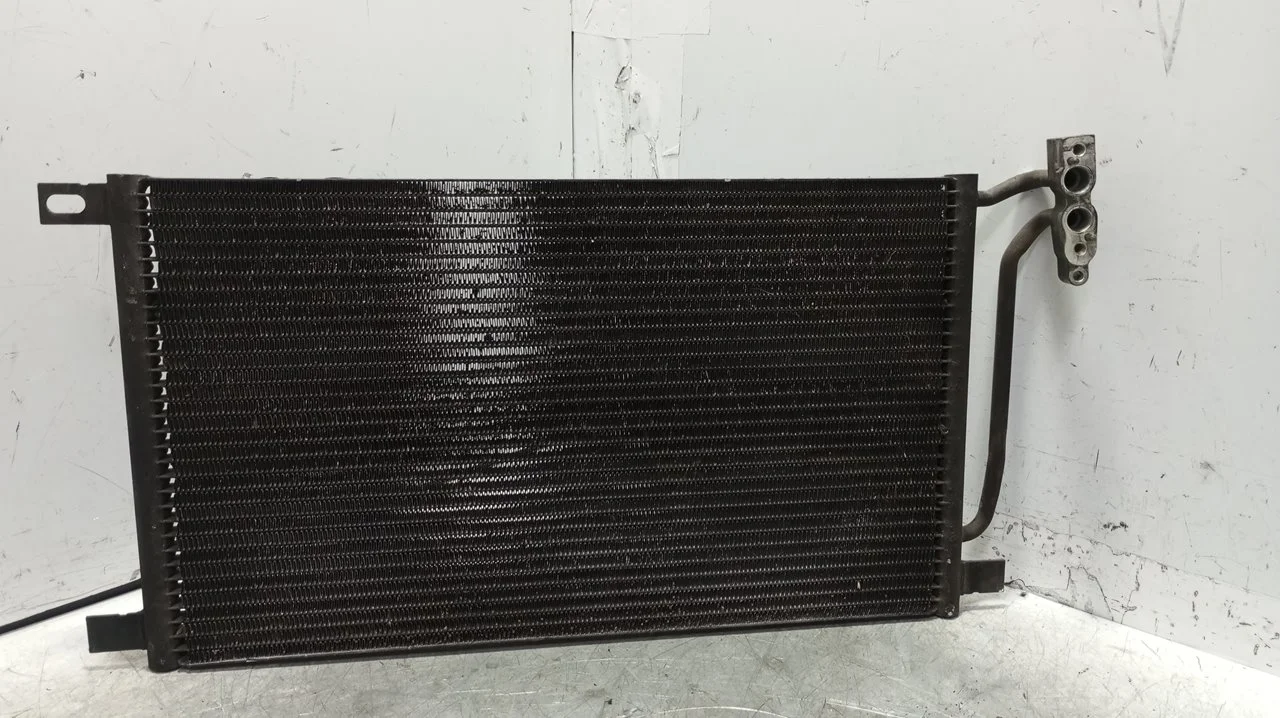 Foto de CONDENSADOR / RADIADOR AIRE ACONDICIONADO BMW SERIE 3 BERLINA (E46) 2.0 16V Diesel CAT (136 CV / 100 KW) referencia 64538377648