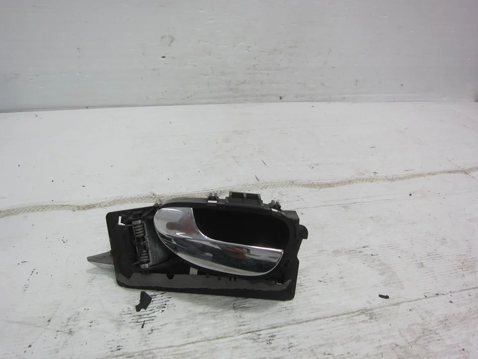 Foto de MANETA INTERIOR DELANTERA IZQUIERDA PEUGEOT 307 (S1)(04.2001) 1.6 16V CAT (109 CV / 80 KW) referencia 9634768677