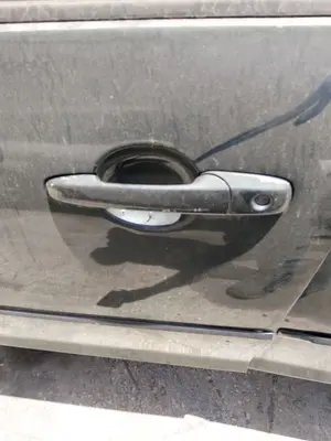Foto de MANETA EXTERIOR DELANTERA IZQUIERDA MAZDA 3 BERLINA (BK) 1.6 16V CAT (105 CV / 77 KW) referencia GJ6A-59-410MFKZ