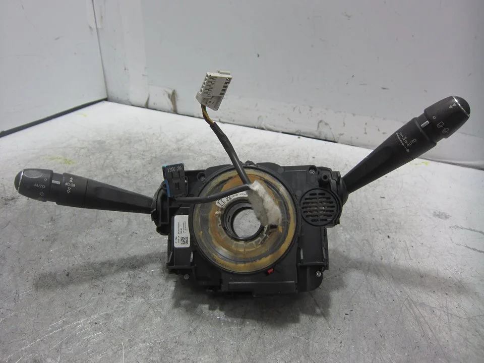 Foto de MANDO MULTIFUNCION CITROEN C4 BERLINA 1.6 HDi FAP (112 CV / 82 KW) referencia 96667245ZD