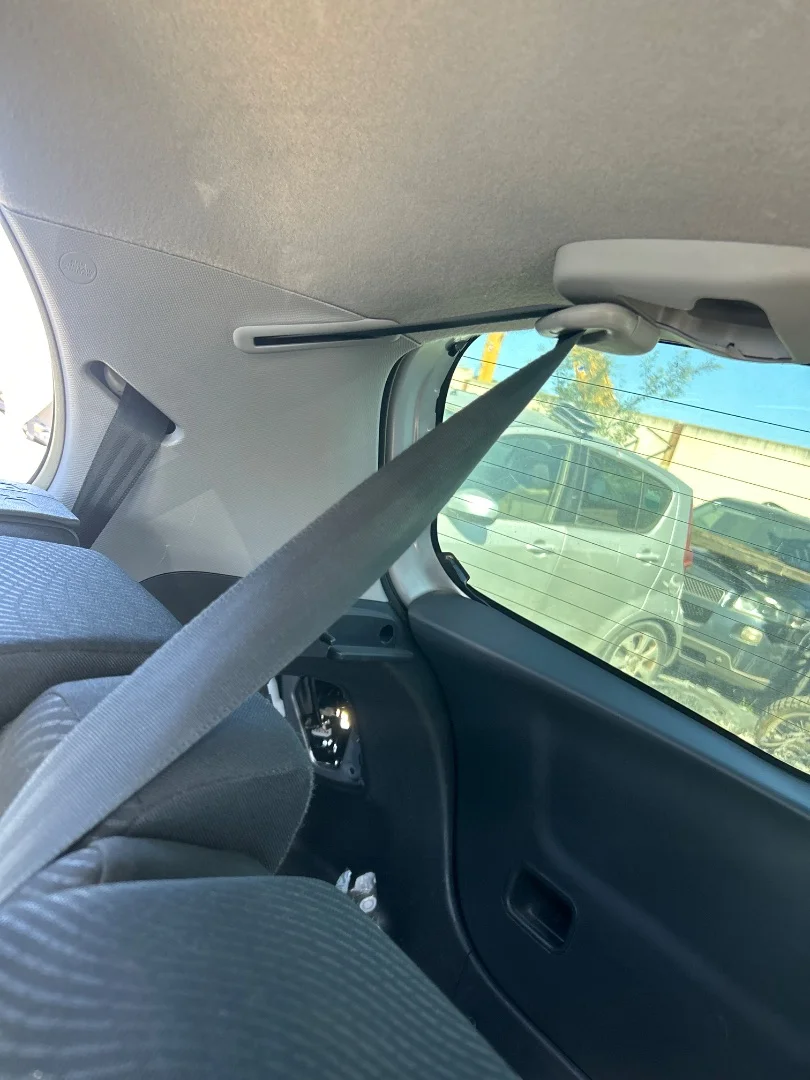 Foto de CINTURON SEGURIDAD TRASERO DERECHO TOYOTA YARIS (KSP9/SCP9/NLP9) 1.3 16V CAT (101 CV / 74 KW)