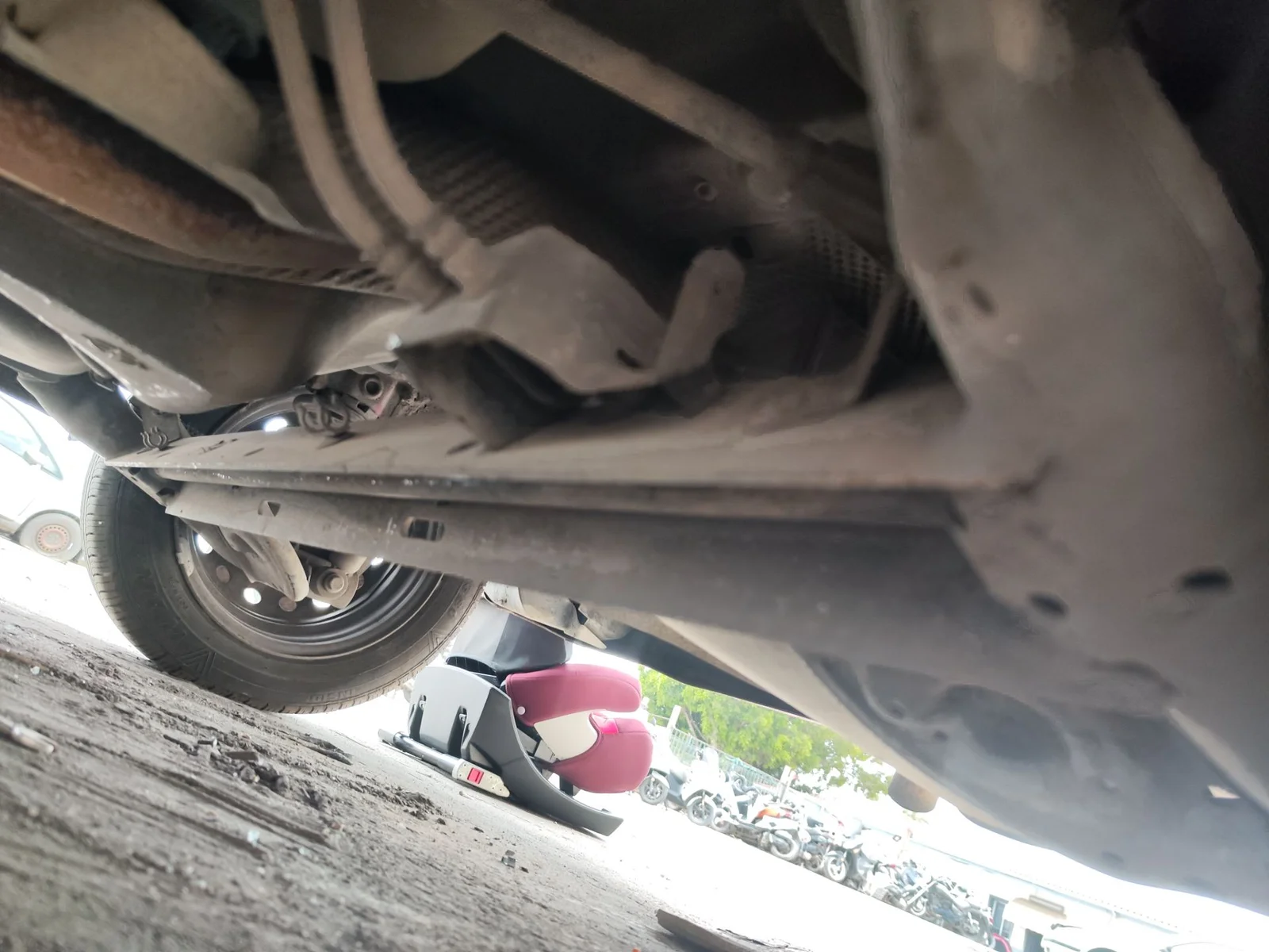 Foto de EJE TRASERO RENAULT CLIO III 1.5 dCi Diesel CAT (86 CV / 63 KW)