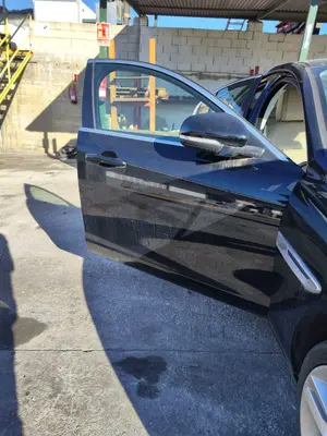 Foto de PUERTA DELANTERA DERECHA JAGUAR XE 2.0 Turbo CAT (200 CV / 147 KW) foto 2