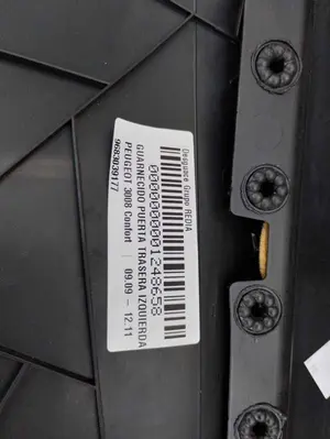 Foto de GUARNECIDO PUERTA TRASERA IZQUIERDA PEUGEOT 3008 1.6 HDi FAP CAT (9HZ / DV6TED4) (109 CV / 80 KW) referencia 9683039177 foto 4