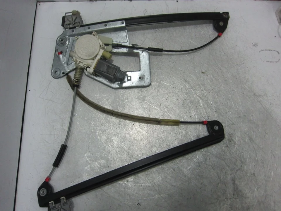 Foto de ELEVALUNAS DELANTERO DERECHO BMW SERIE 5 BERLINA (E39) 2.5 24V Turbodiesel CAT (163 CV / 120 KW) referencia 8252392