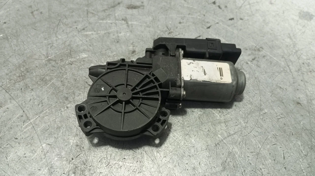 Foto de MOTOR ELEVALUNAS TRASERO DERECHO KIA CEED (ED) 1.6 CRDi CAT (90 CV / 66 KW) referencia 440850C