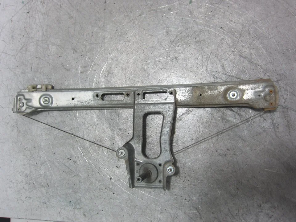 Foto de ELEVALUNAS TRASERO DERECHO BMW SERIE 3 BERLINA (E46) 2.0 16V Diesel CAT (136 CV / 100 KW) referencia 8196040