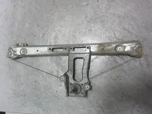 Foto de ELEVALUNAS TRASERO DERECHO BMW SERIE 3 BERLINA (E46) 2.0 16V Diesel CAT (136 CV / 100 KW) referencia 8196040