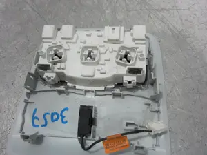 Foto de LUZ INTERIOR PEUGEOT 208 1.2 12V e-VTi (82 CV / 60 KW) referencia 9674441377 foto 2