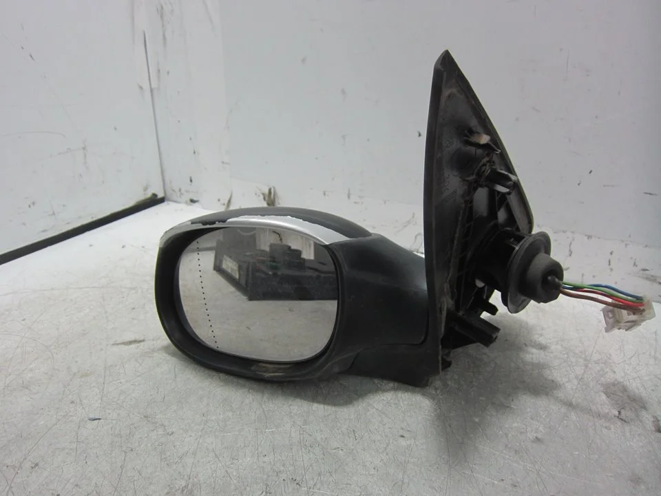 Foto de RETROVISOR IZQUIERDO PEUGEOT 206 1.6 16V CAT (109 CV / 80 KW) referencia 6465000