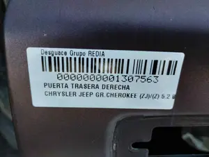 Foto de PUERTA TRASERA DERECHA CHRYSLER JEEP GR.CHEROKEE (ZJ)/(Z) 5.2 V8 CAT (211 CV / 155 KW) foto 4