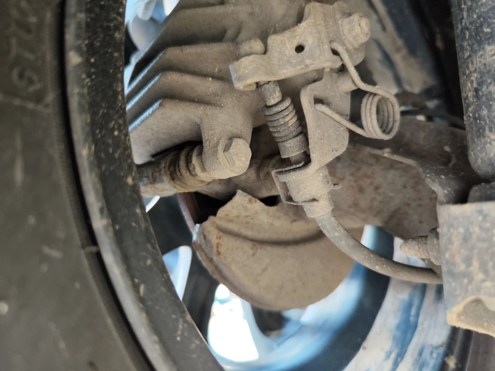 Foto de PINZA DE FRENO TRASERA IZQUIERDA VOLKSWAGEN POLO IV (9N3) 1.9 TDI (101 CV / 74 KW)